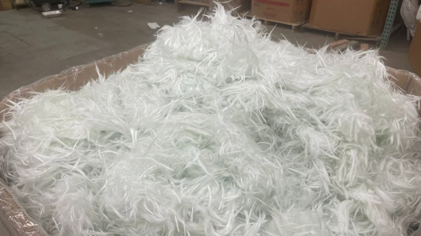 A pile white threads